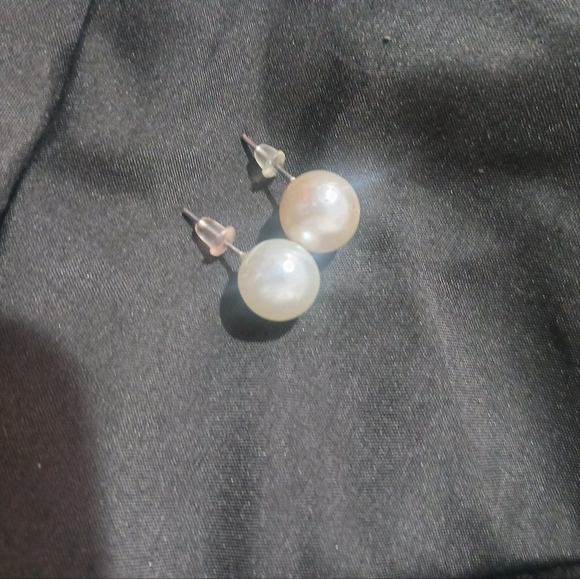 Women Fashion Pearl White Ball Mini Stud Earrings - Picture 2 of 6
